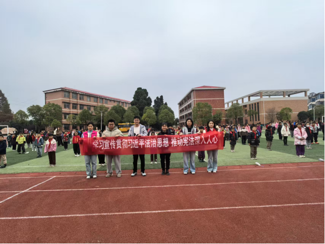 é�ݽ�˾�������߽�ͬ��Сѧ��չ���ܷ������ա����������