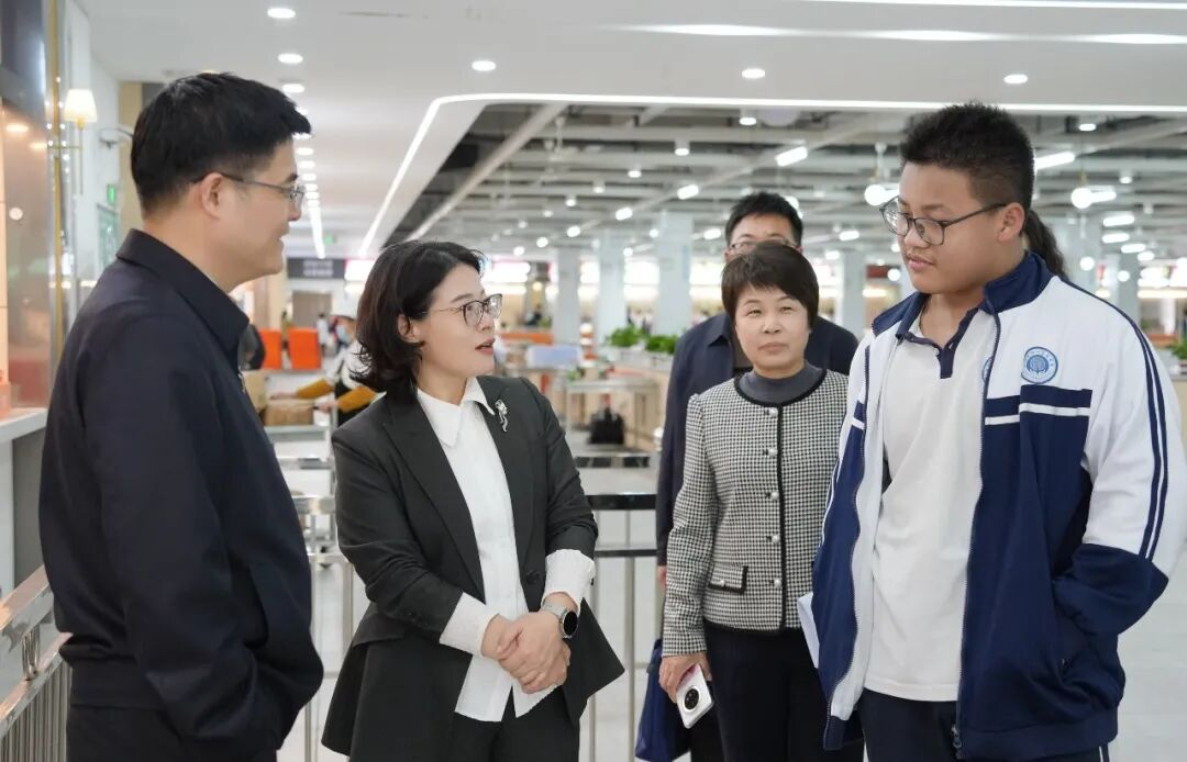 �ӽ������ӵ��ж���Ⱥ�����߲���֮��͸������⼯�����ι���